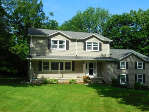 35 Spring Hill Ln, Bethel, CT 06801-2728