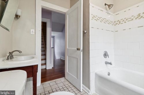 6903 Chew Ave, Philadelphia PA 19120-2211 exterior