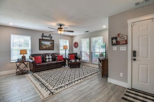 624 Elm St, Denison TX  75020-2238 exterior