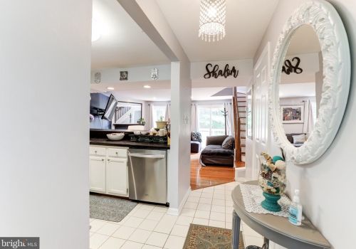 1763 Whisperhill Dr, Herndon, VA 20194-1529
