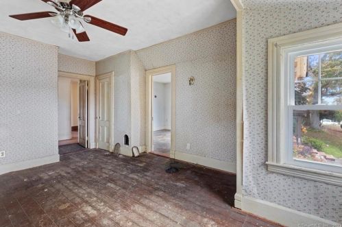 77 Vauxhall St, United States Coast Guard Ac CT  06320-5333 exterior