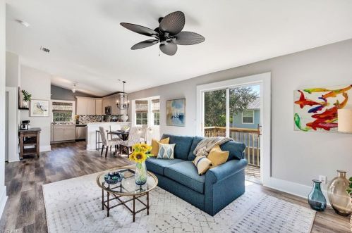 2820 Lakeview Dr, Naples, FL 34112-5845