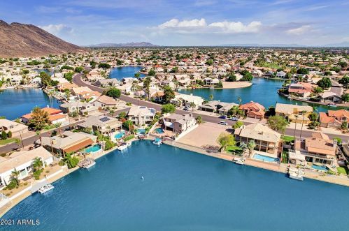 5648 Arrowhead Lakes Dr, Glendale, AZ 85308-6215