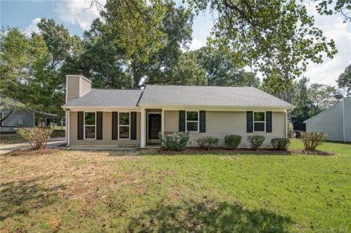 6924 Delta Lake Dr, Charlotte, NC 28215-2865