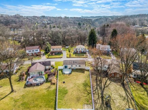 2422 Rolling Farms Rd, Glenshaw PA  15116-2564 exterior