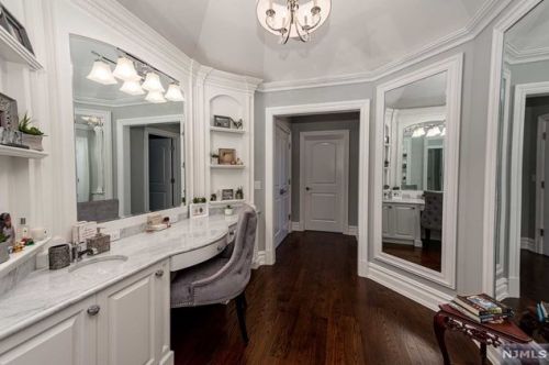 243 Glen Pl, Franklin Lakes NJ  07417-2707 exterior