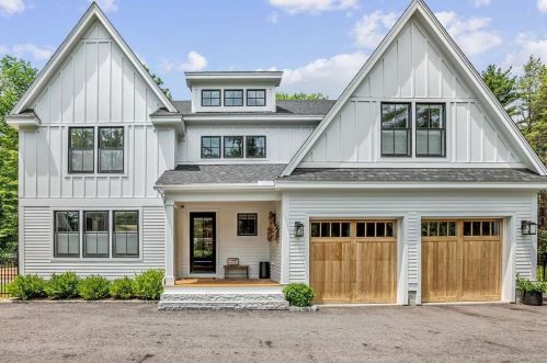 179 Love Ln, Rye, NH 03870-2511