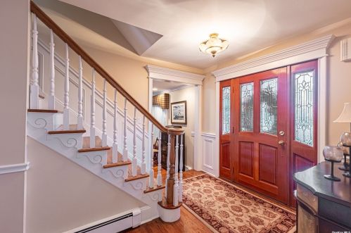315 Woodland Dr, Brightwaters, NY 11718-1924