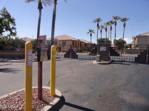 2954 Dunbar Dr, Phoenix AZ 85041-6112 exterior