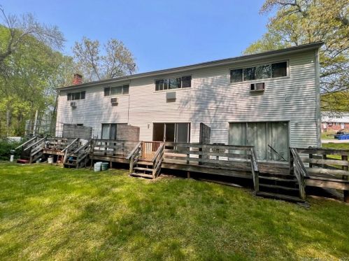 115 Woodland Dr, Uncasville, CT 06382-1510