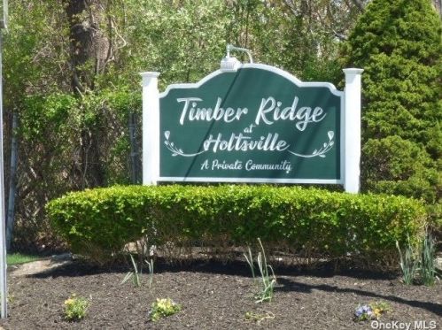 7 Timber Ridge Dr, Holtsville, NY 11742-1644
