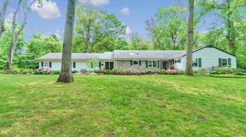 9 Colony Rd, Muttontown, NY 11545-2739