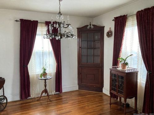 1733 Nichols Ave, Stratford, CT 06614-2629
