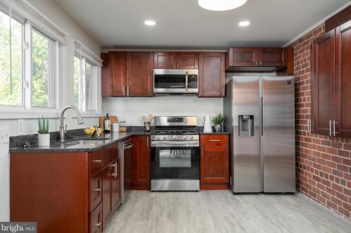 6916 Arlington Blvd, Falls Church VA  22042-1937 exterior