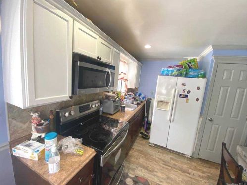 168 Washington Ave, Wheatley Heights NY  11798-2020 exterior