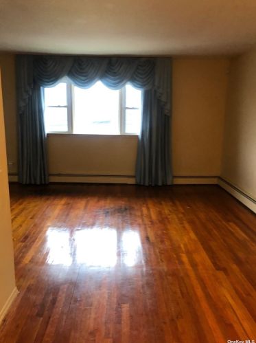 89 Hendrickson Ave, Floral Park NY  11003-1205 exterior
