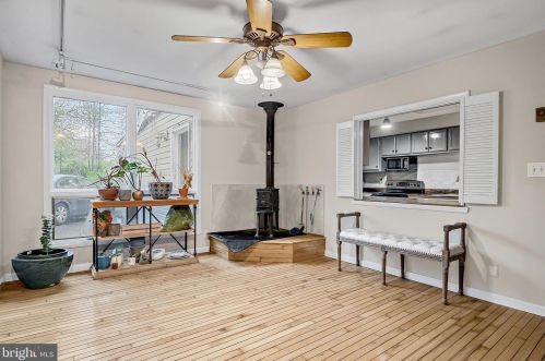 5001 Sunset Dr, Harrisburg PA  17112-2168 exterior