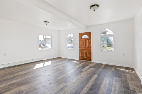 64 Knoll St, North Lindenhurst NY  11757-6906 exterior