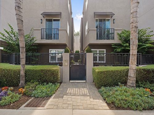 5664 Hazeltine Ave, Van Nuys CA  91423-2832 exterior