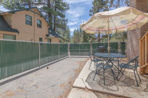 355 Cinderella Dr, Big Bear City CA  92314-9798 exterior