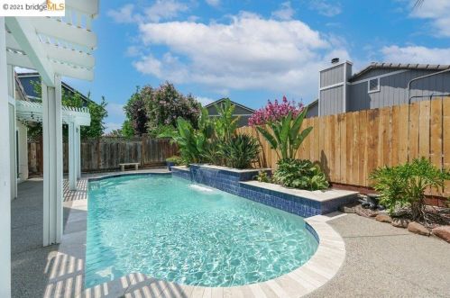 3889 Oak Grove Ct, Oakley CA  94561-4218 exterior