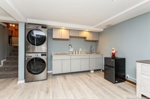 5 Pamela Dr, Wallingford CT  exterior