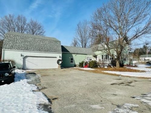 15 Main St, Raymond, NH 03077-2205