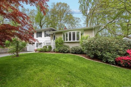 8 Kenneth Rd, White Plains, NY 10605-3908