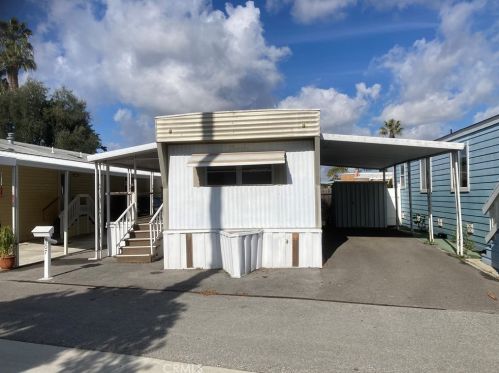 307 Sand Piper Dr, Long Beach, CA 90803-2322