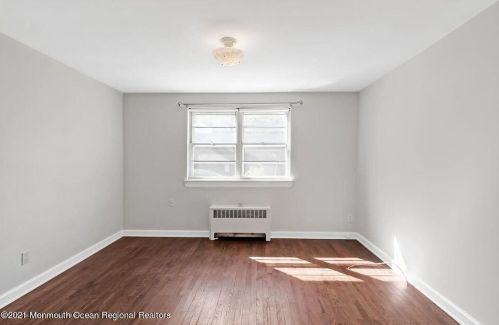 71 Manor Dr, Tinton Falls NJ  07712-2568 exterior