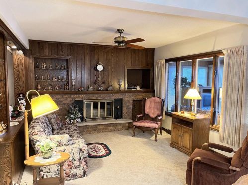 1462 Lakeshore Dr, Menasha WI  54952-1326 exterior