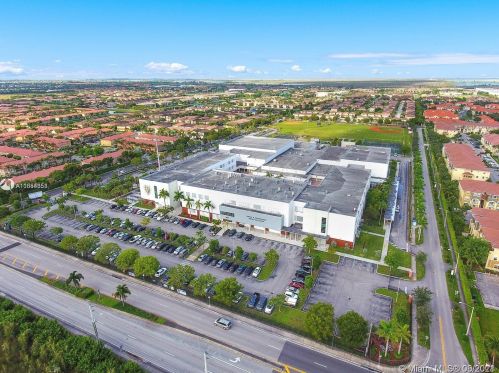 7809 104th Ave, Miami FL 33178 exterior