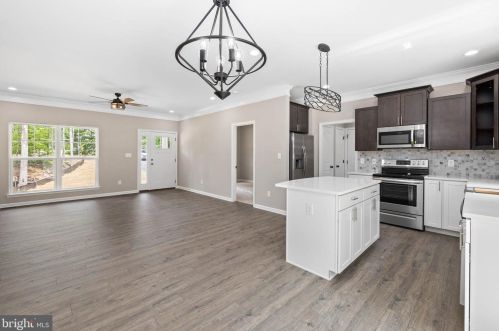 10906 Thiel Ct, Spotsylvania VA  22551-8034 exterior