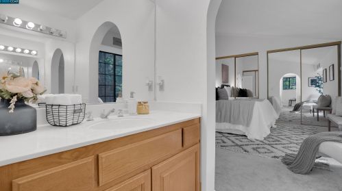 2101 Henry Ave, Pinole CA  94564-1771 exterior