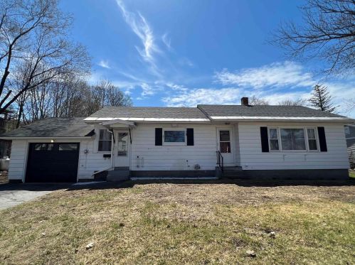 15 Osgood Ave, Unity NH  03743-3221 exterior