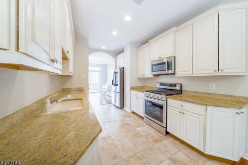 35 Catamaran Ct, Mount Arlington, NJ 07856-1433