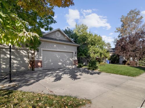 2073 Churchill Dr, Centerville, UT 84014-2613