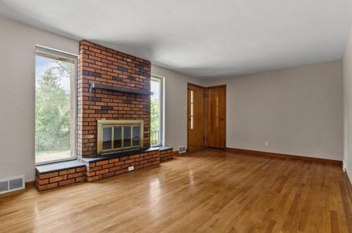 5 Summer Dr, Bridgeville, PA 15017-2811