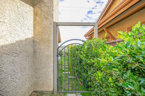 25776 Covala Ct, Santa Clarita CA  91355-2262 exterior