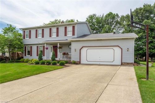7560 Parkside Dr, Cleveland OH  44130-8226 exterior
