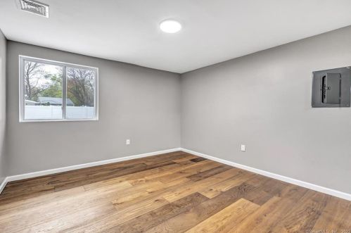 390 Marina Dr, Stratford CT  06614-2934 exterior