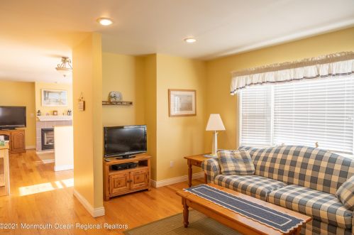 126 Bayberry Rd, Lavallette NJ  08735-3307 exterior
