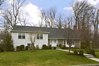 8 Chester Dr, Rye, NY 10580-2204