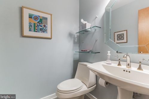 1483 Buck Crk Dr, Yardley PA 19067-4053 exterior