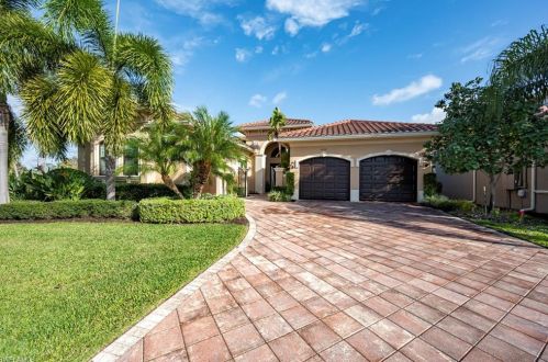 3200 Atlantic Cir, Naples, FL 34119-8640
