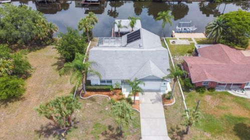 11739 Bayshore Dr, Crystal River, FL 34429-9262