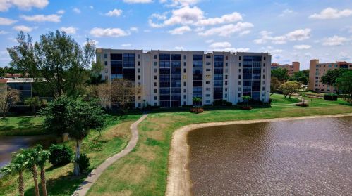 14425 Strathmore Ln, Delray Beach FL  33446-3040 exterior