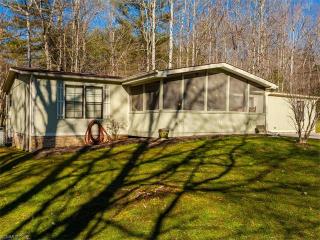187 Fox Ridge Dr, Hendersonville, NC 28739-8859