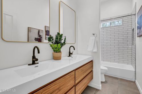 7627 22nd St, Phoenix AZ  85020-4706 exterior