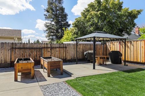 2665 Hawkeye Ave, Turlock CA  95380-2950 exterior